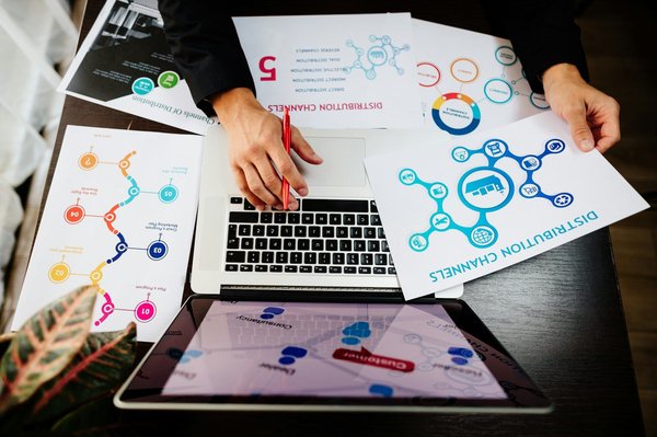 Améliorez votre stratégie digitale avec des tableaux de bord analytics